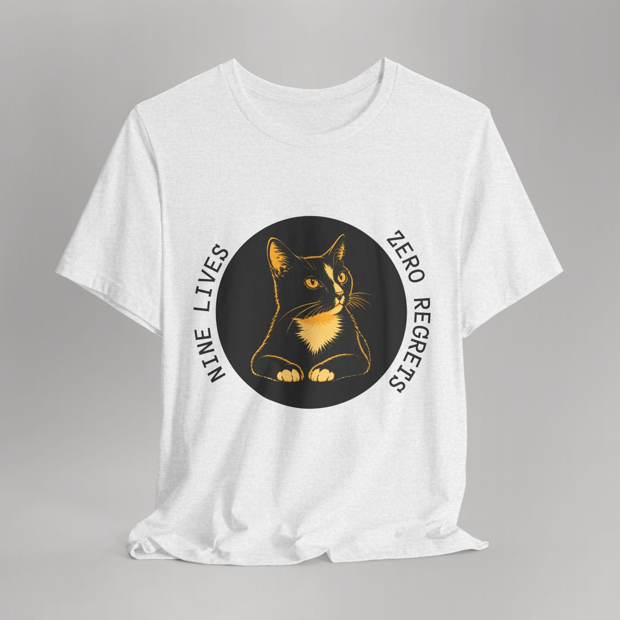 Nine Lives, Zero Regrets Cat T-Shirt | Pecho Réi Graphic Tee